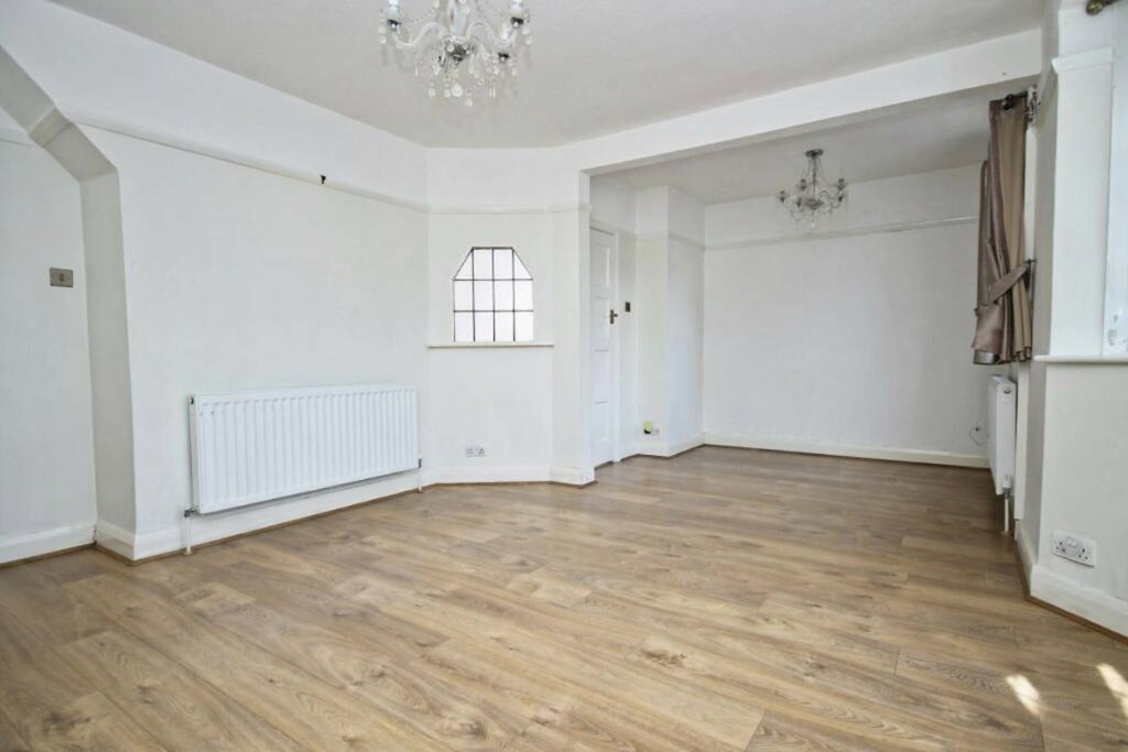 Semi Detached House in New Malden