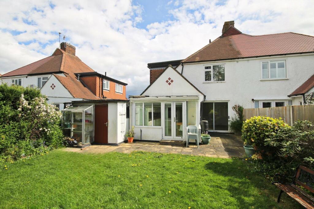 Semi Detached House in New Malden