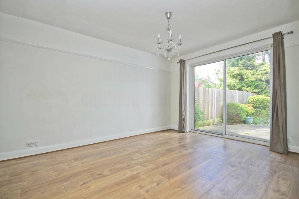 Semi Detached House in New Malden