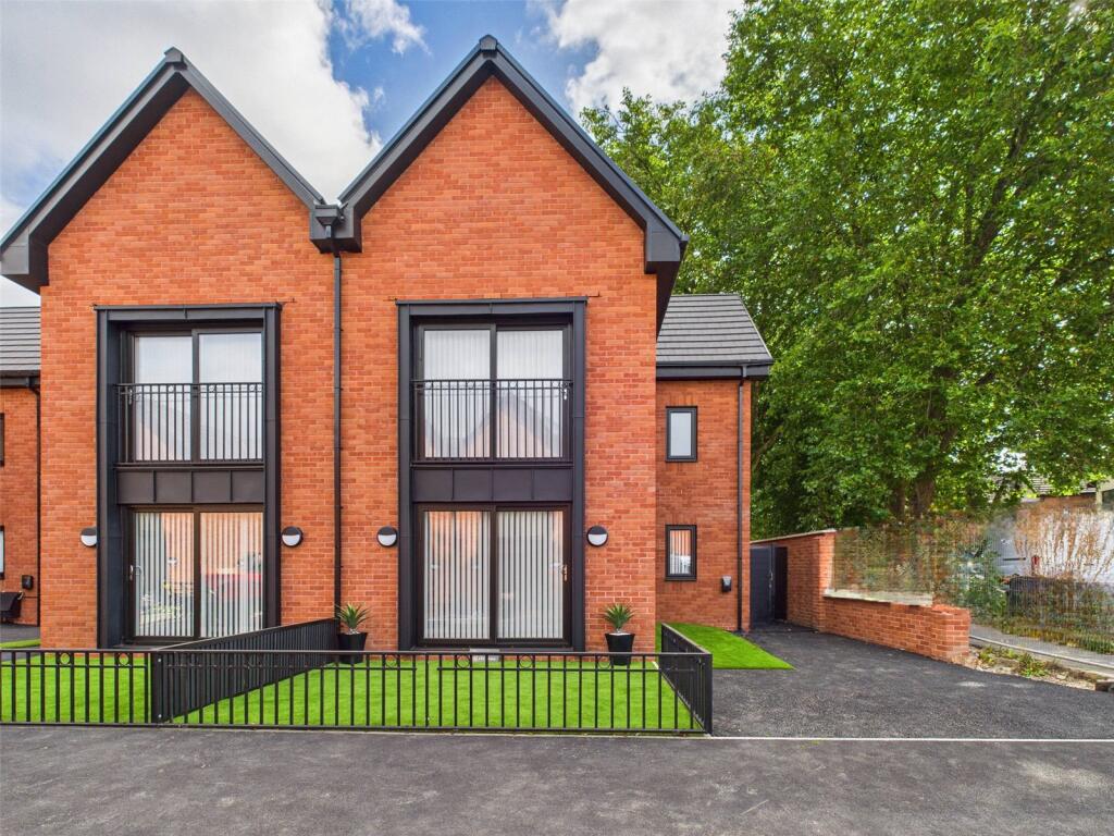 Semi Detached House in Manchester