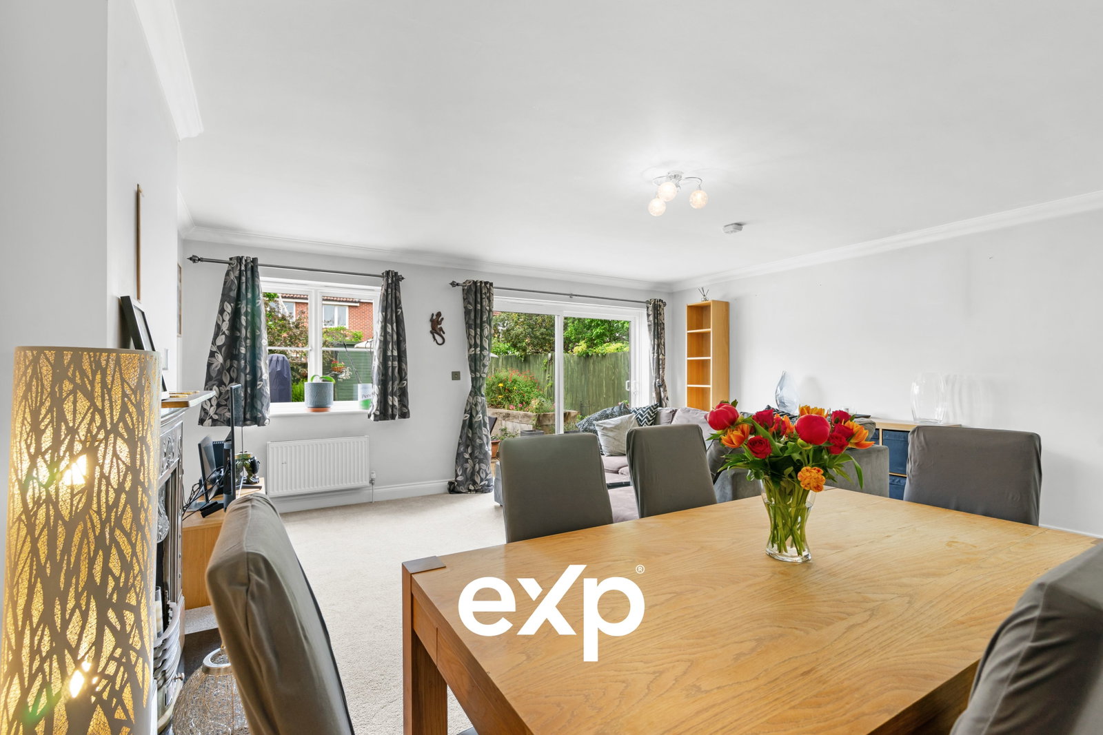 Detached House in Egham