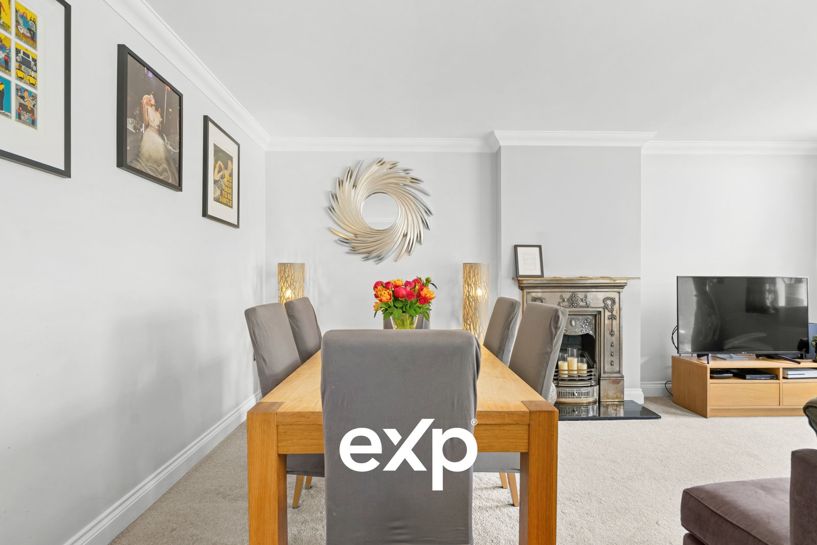 Detached House in Egham