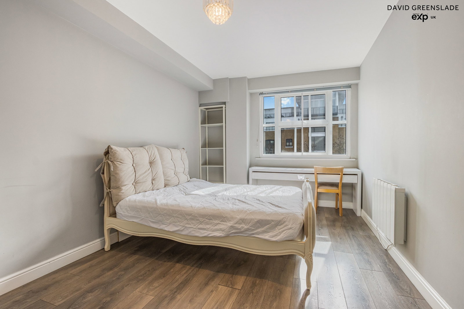 Flat for sale in London, Royal Tower Lodge, 40 Cartwright Street, E1 8LX