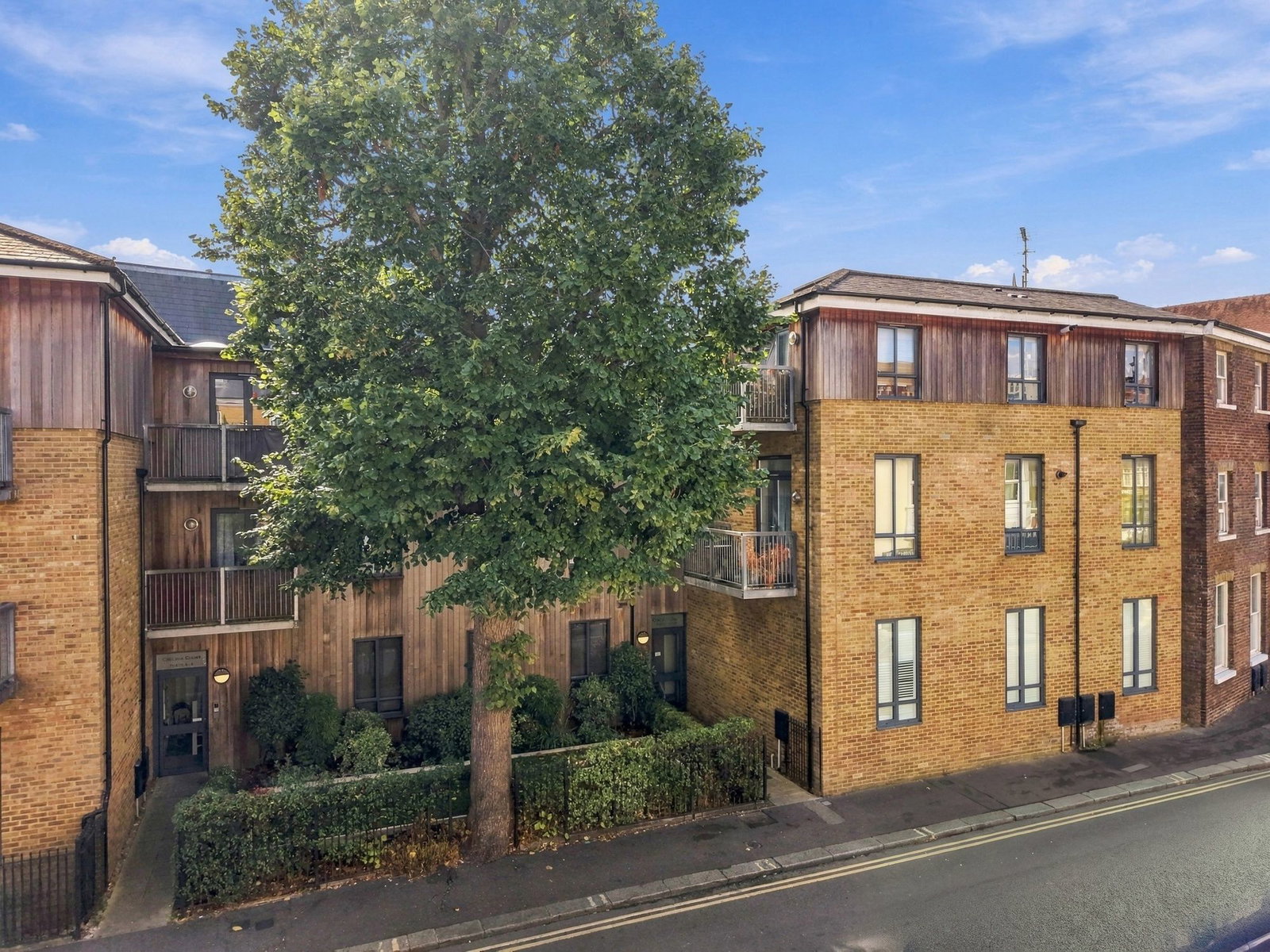 Flat for sale in Epsom, The Parade, Epsom, KT18 5FE, 549 m²