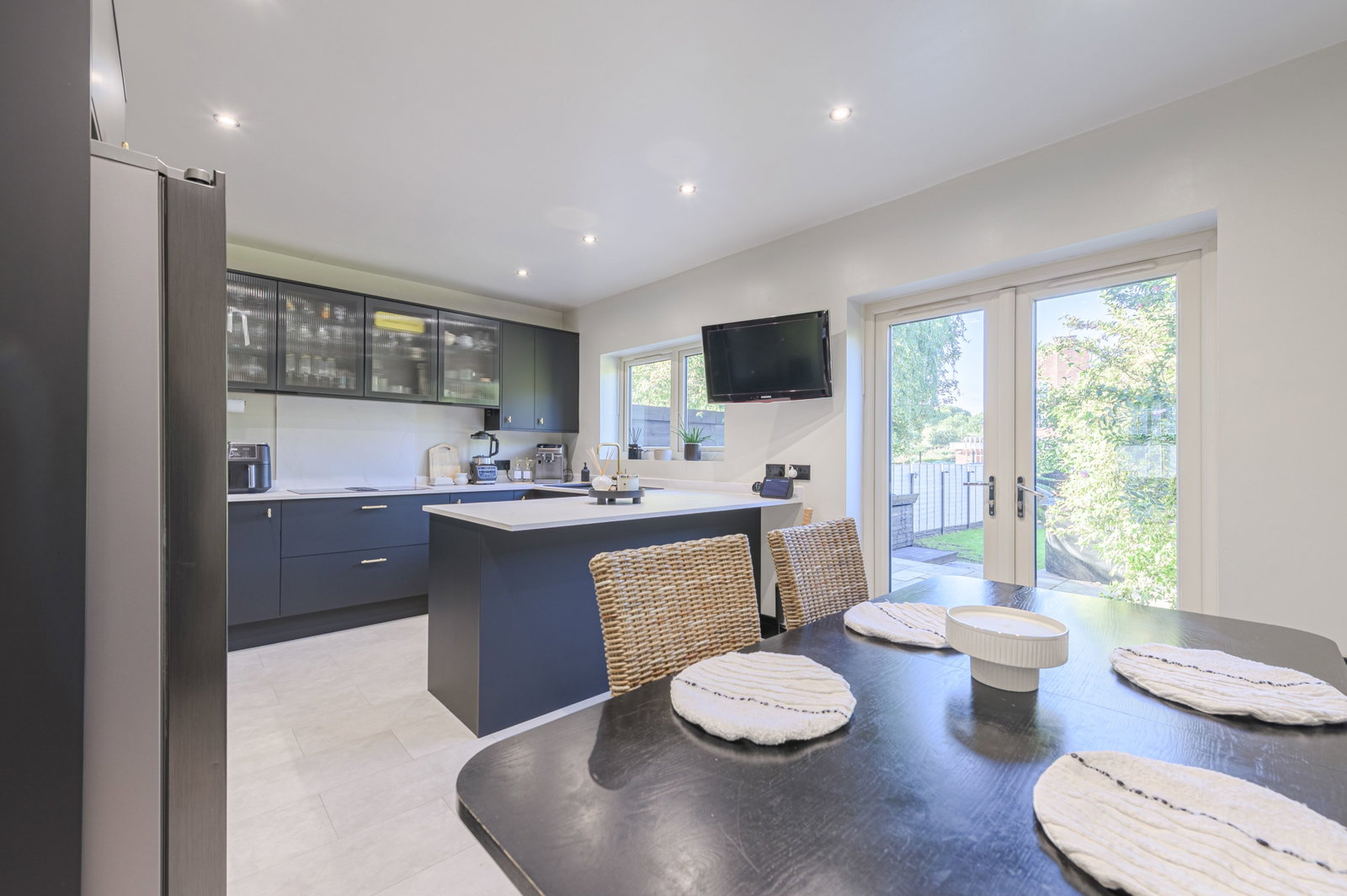 Semi Detached House for sale in Cannock, Stafford Road, Cannock, 1163 m²