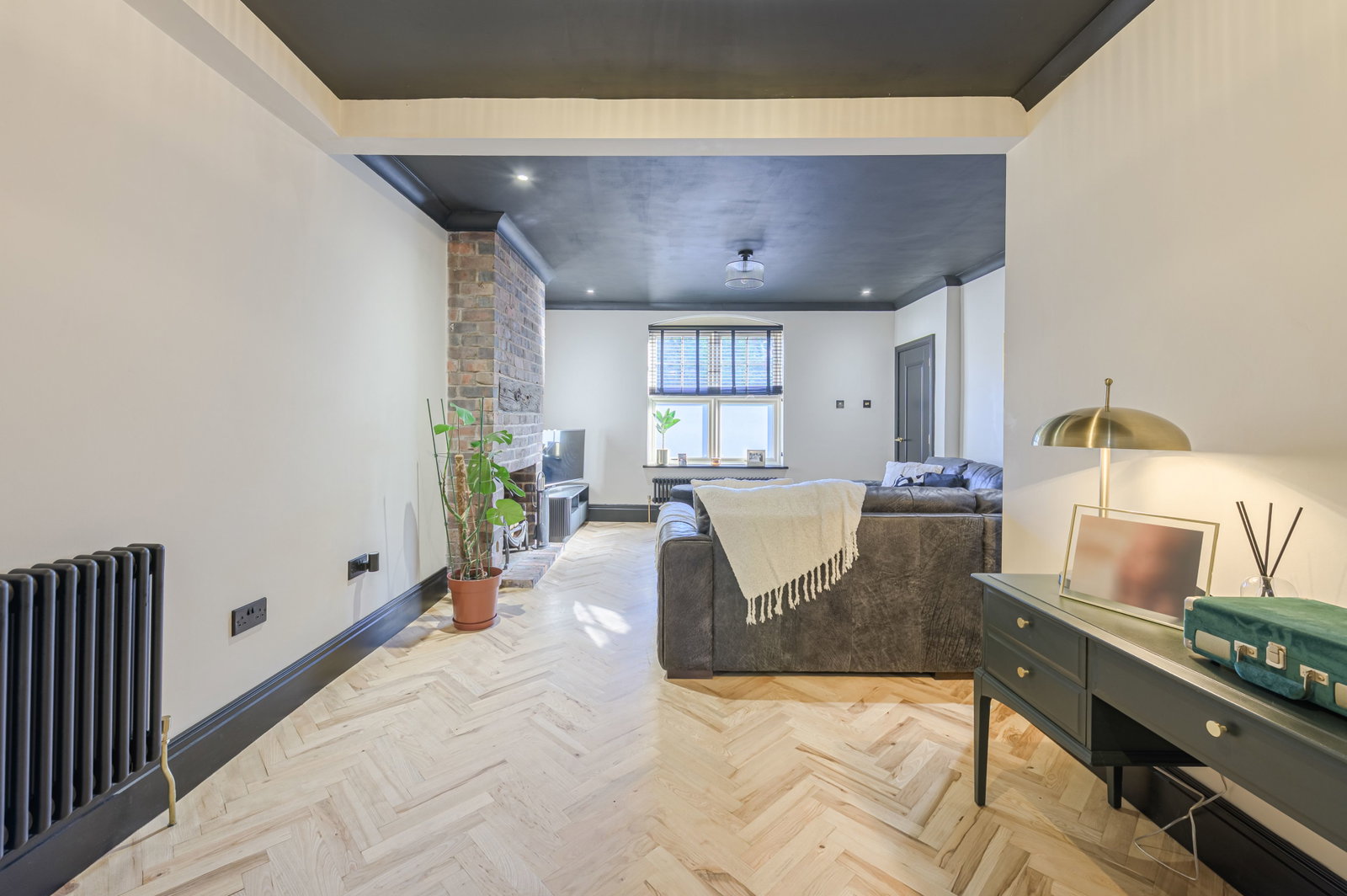 Semi Detached House for sale in Cannock, Stafford Road, Cannock, 1163 m²