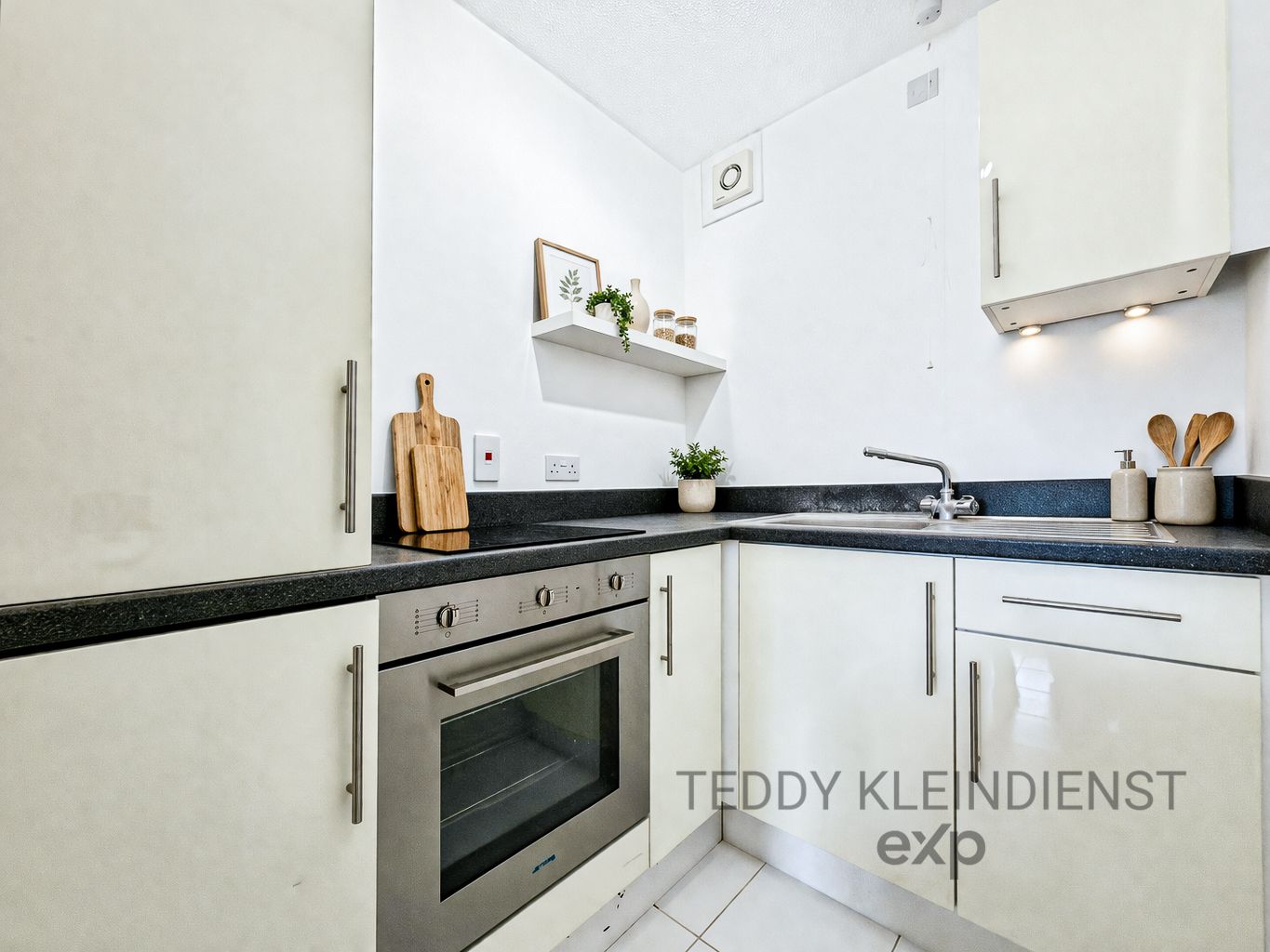 Studio in Thames Ditton