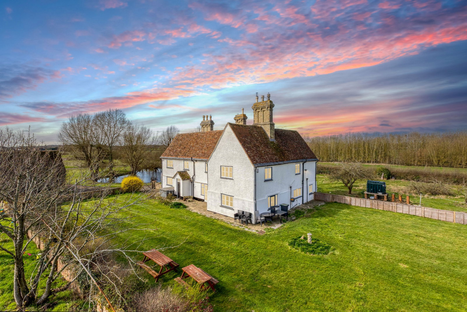Country House in Shefford