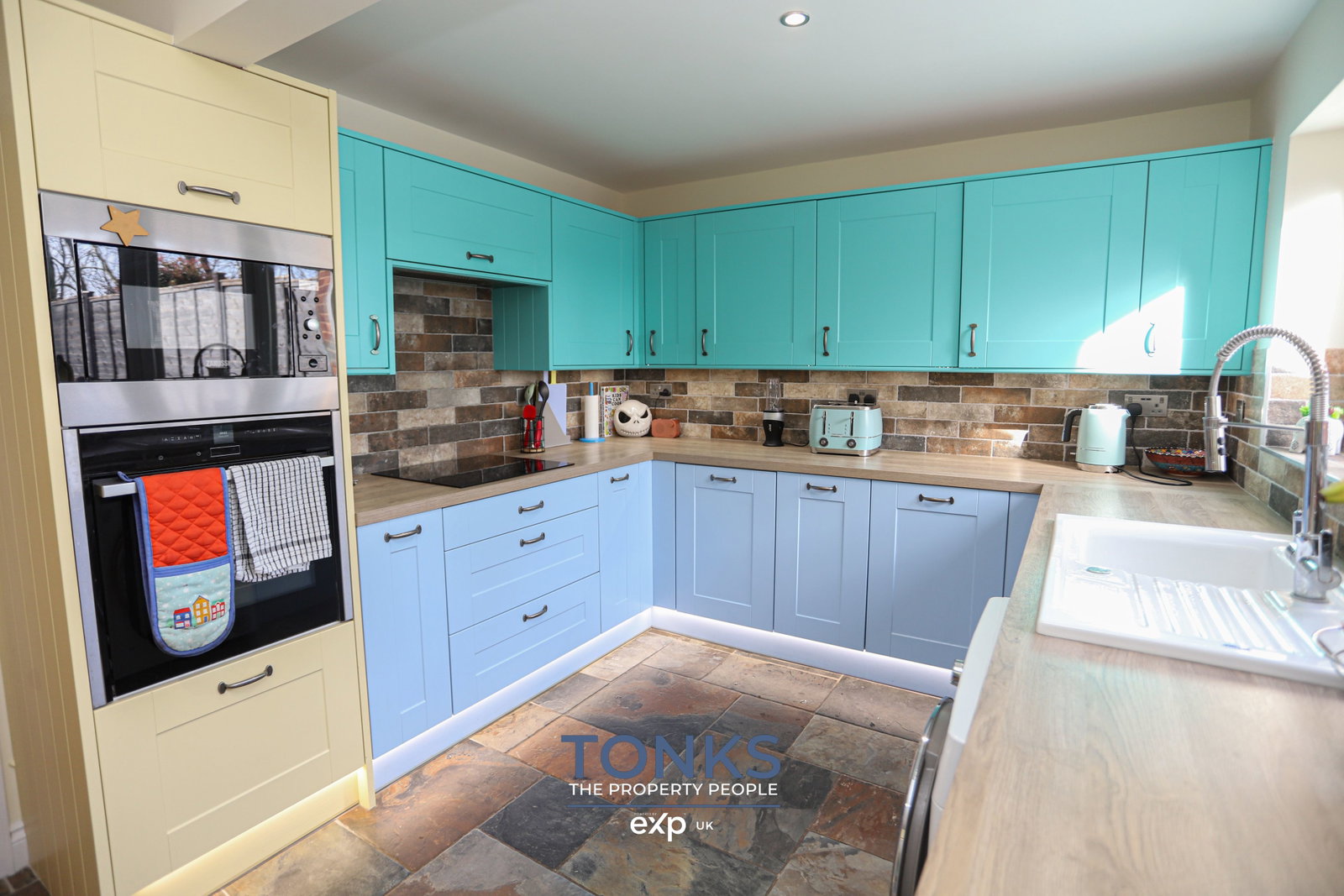 Semi Detached House in Brierley Hill