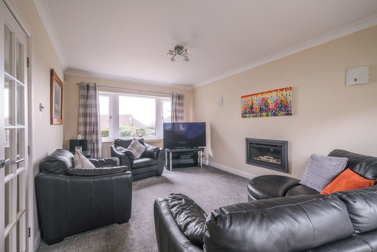 Detached House in Huddersfield