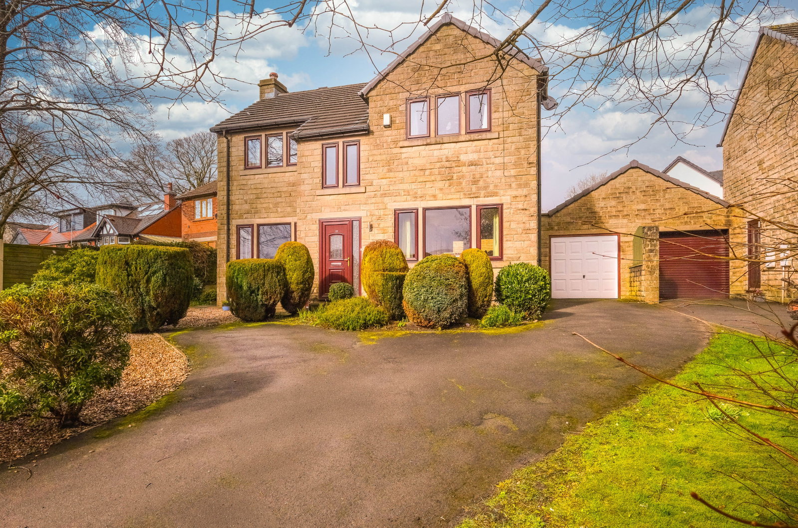 Detached House in Huddersfield