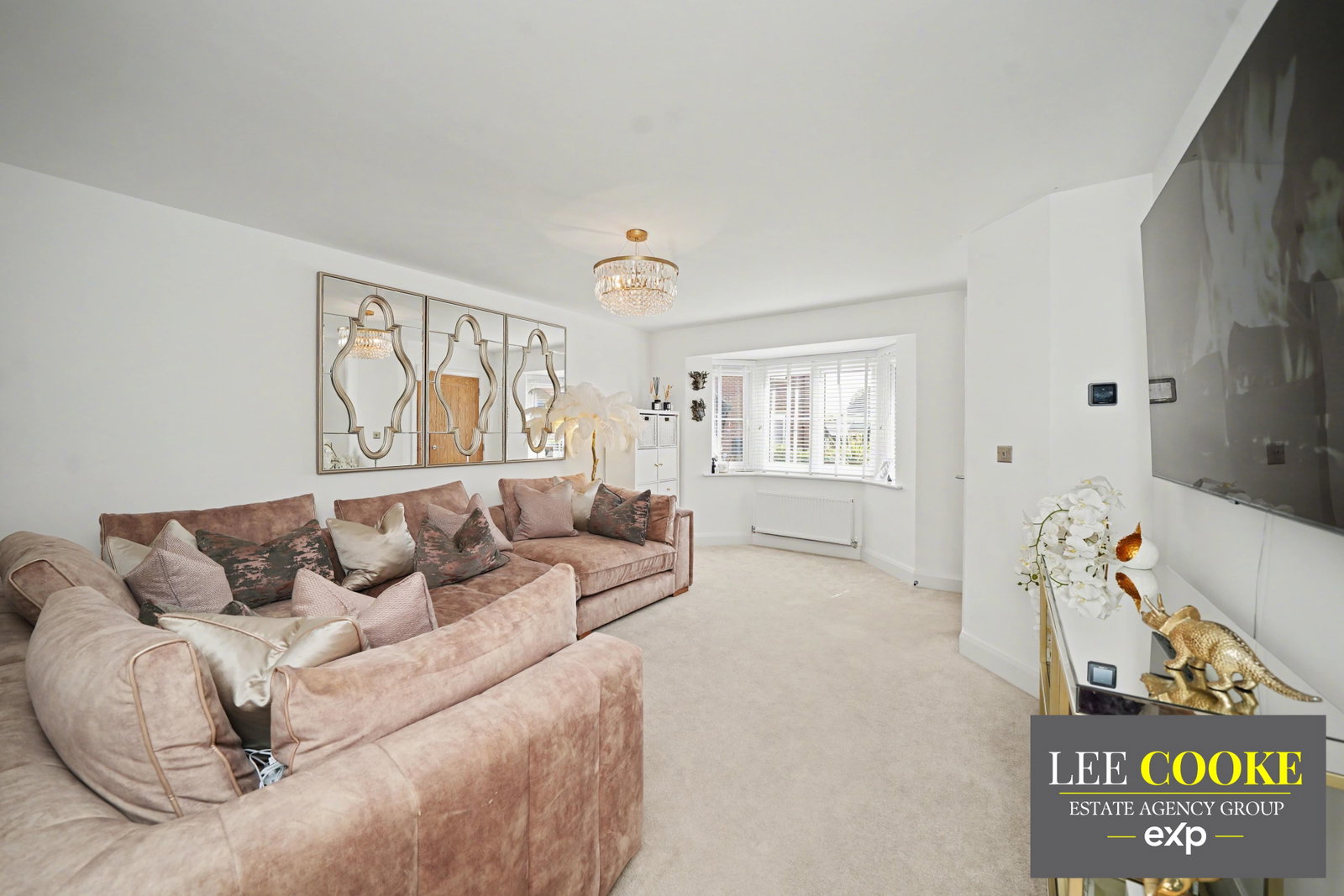 Semi Detached House in Telford