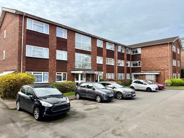 Flat in Bushey