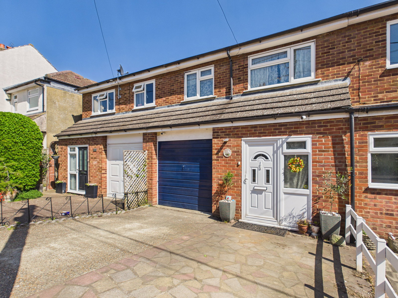 Terraced House for sale in Rochester, Essex Road, Halling, Kent, ME2
