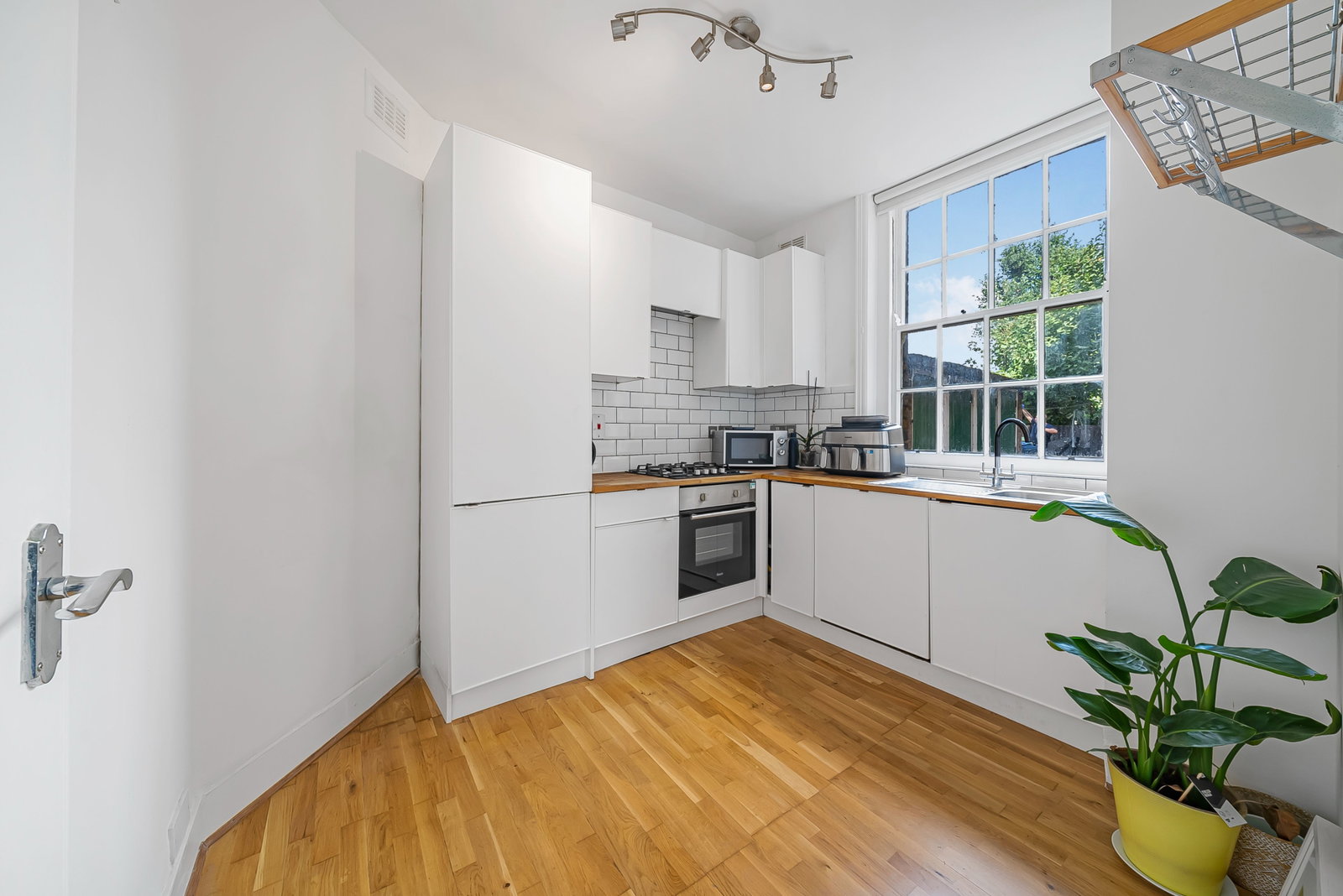 Flat for sale in London, Portland Street, Walworth SE17 2PE, 680 m²