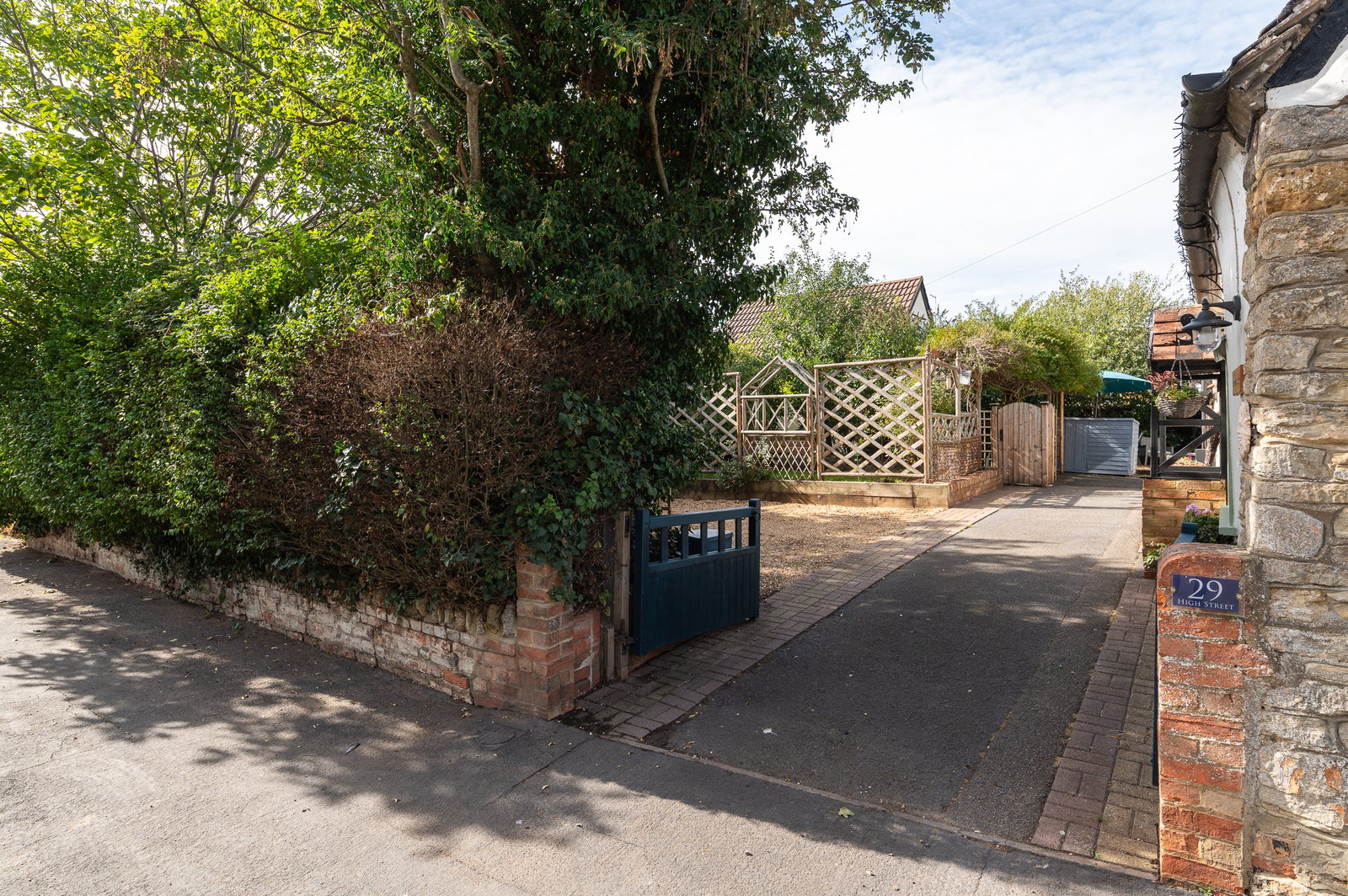 Detached House for sale in Bedford, High Street, Riseley, Bedfordshire
