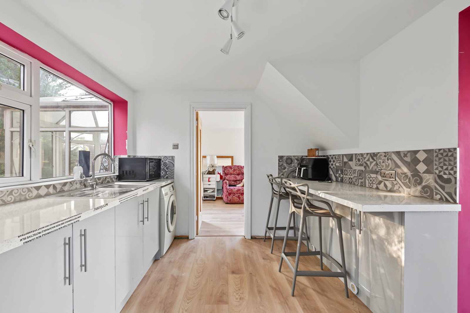 Terraced House for sale in Aylesford, Nursery Road, Ditton, Aylesford, ME20 6DZ, 890 m²