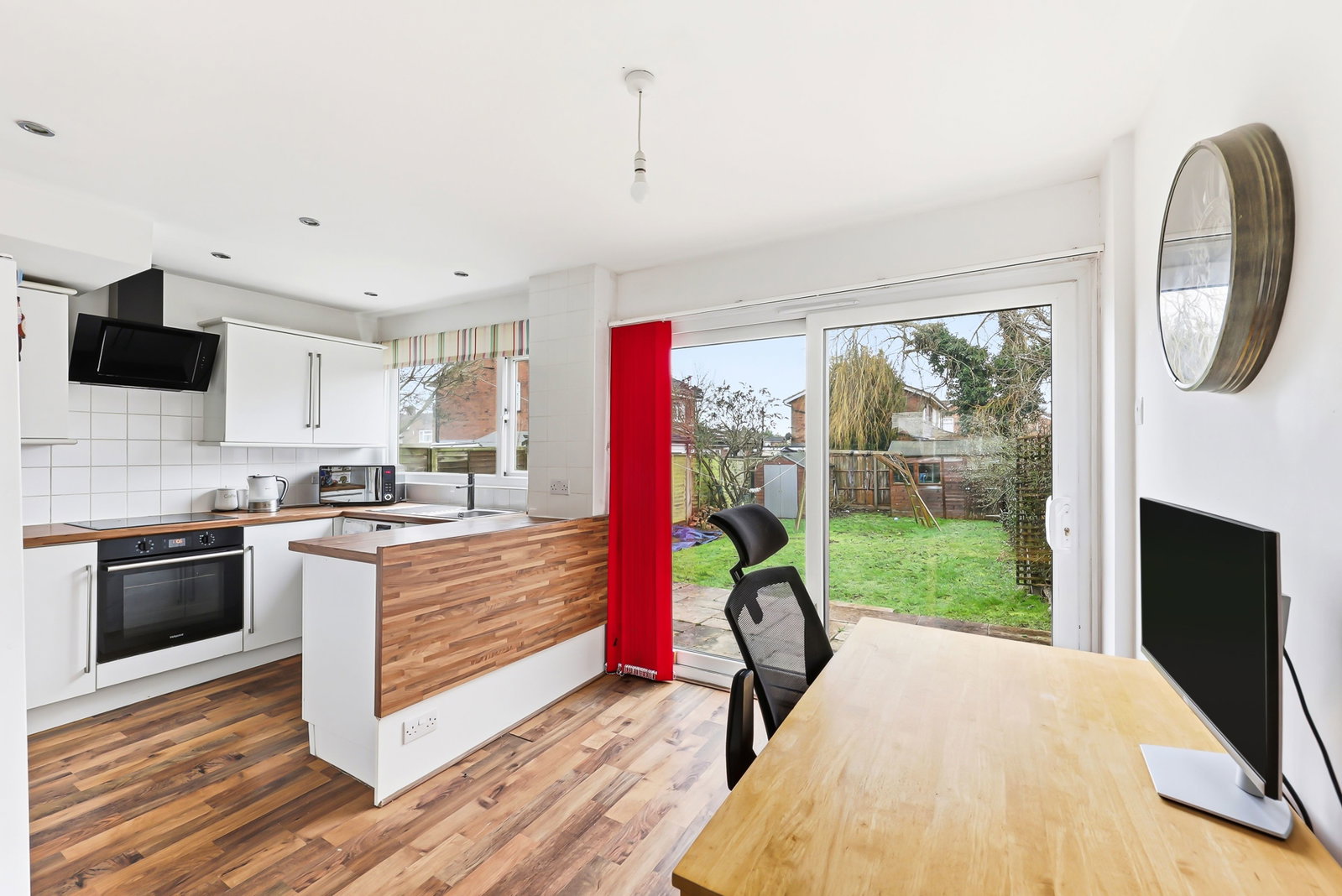 Semi Detached House for sale in Dunstable, Lakefield Avenue, Toddington, 919 m²