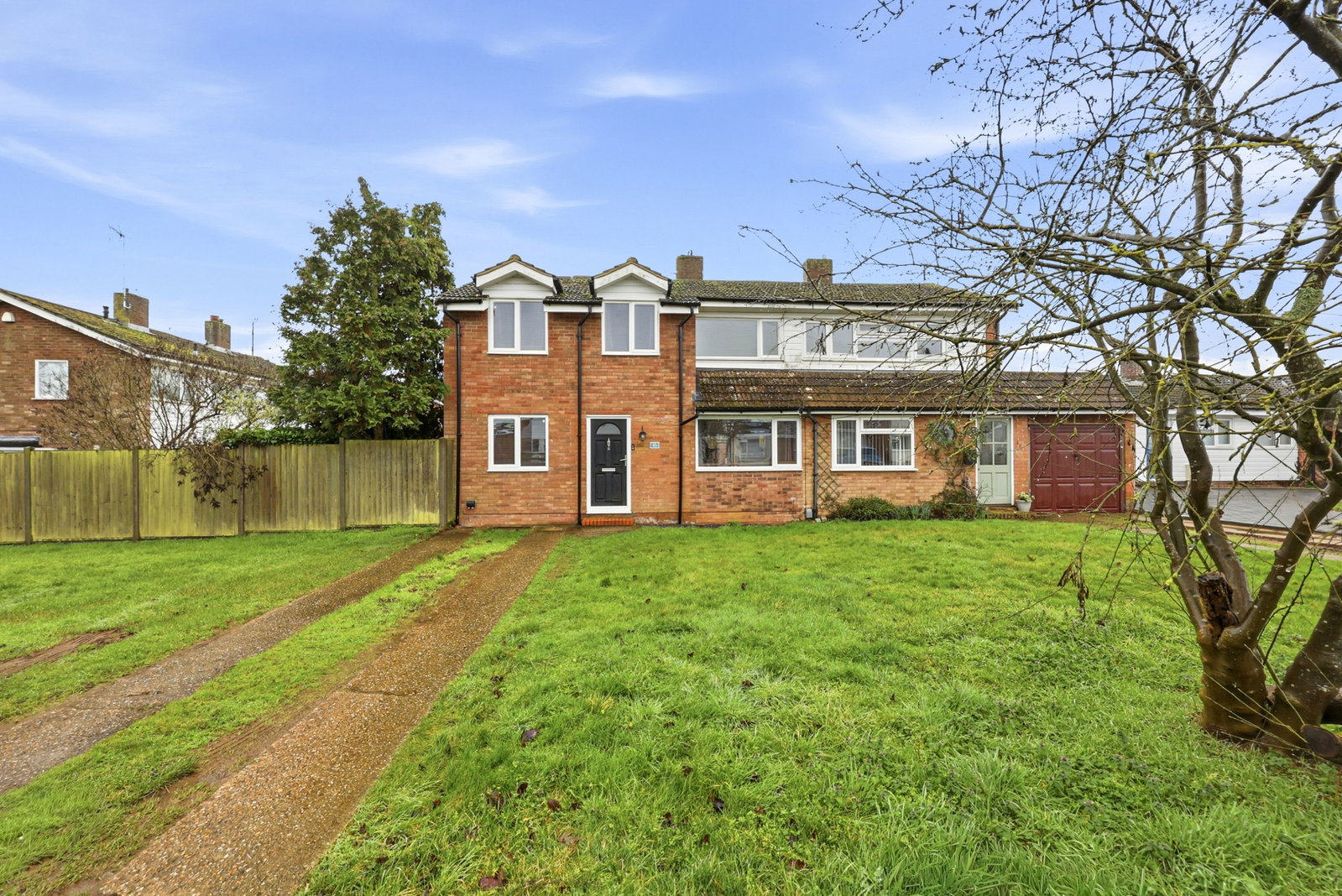 Semi Detached House for sale in Dunstable, Lakefield Avenue, Toddington, 919 m²