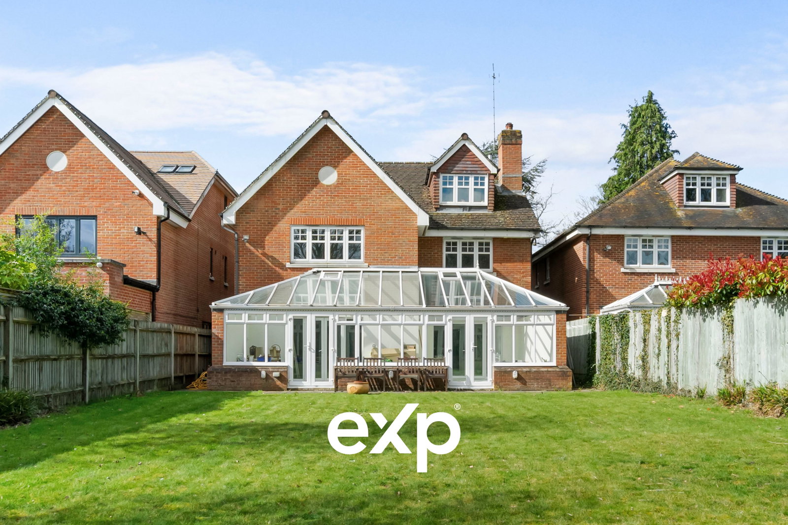 Detached House in Egham