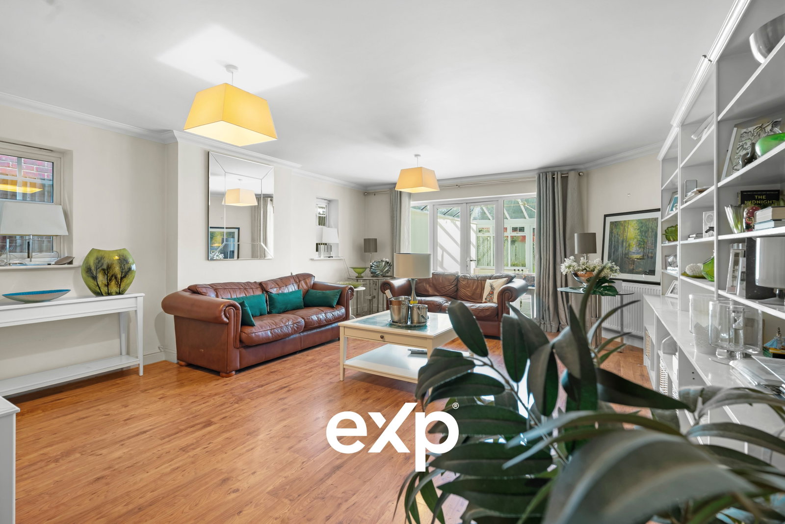 Detached House in Egham