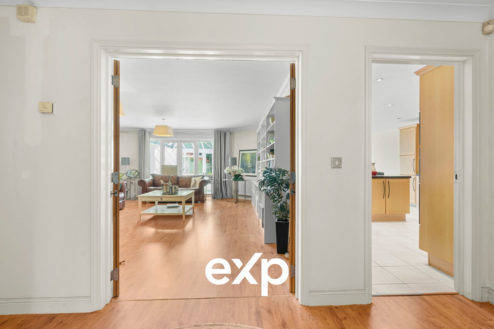 Detached House in Egham