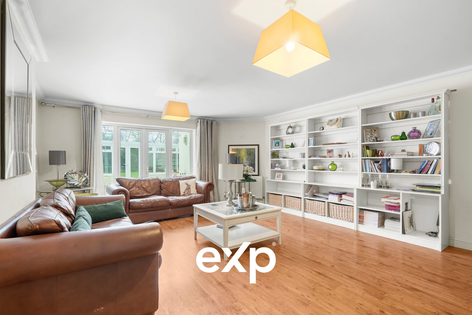 Detached House in Egham