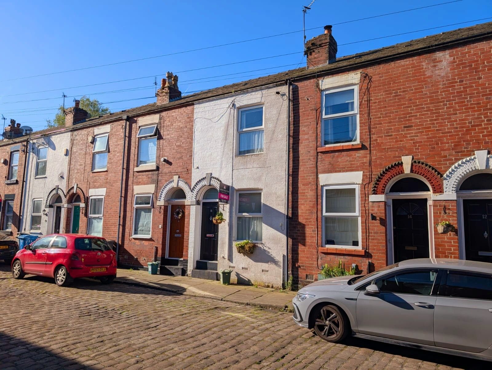 Terraced House in Sale