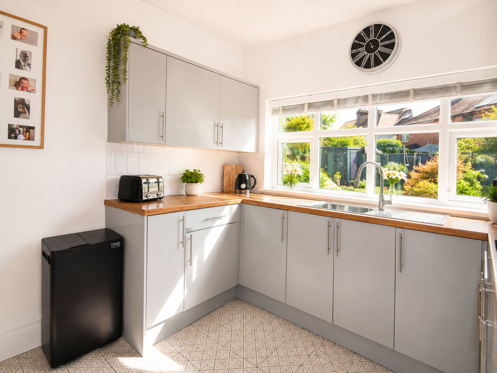 Detached House for sale in Wolverhampton, Oxbarn Avenue, Penn, Wolverhampton
