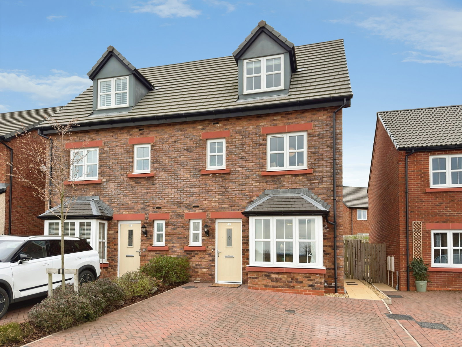 Semi Detached House in Brampton