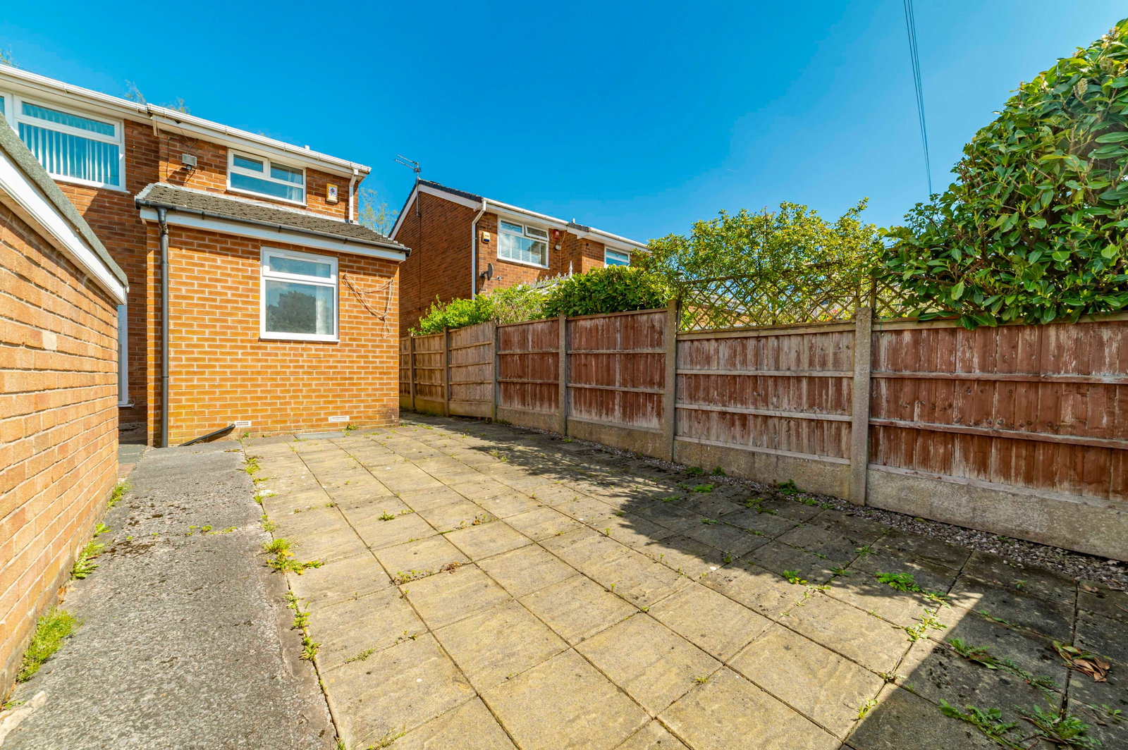 Semi Detached House in Ashton-under-lyne 4