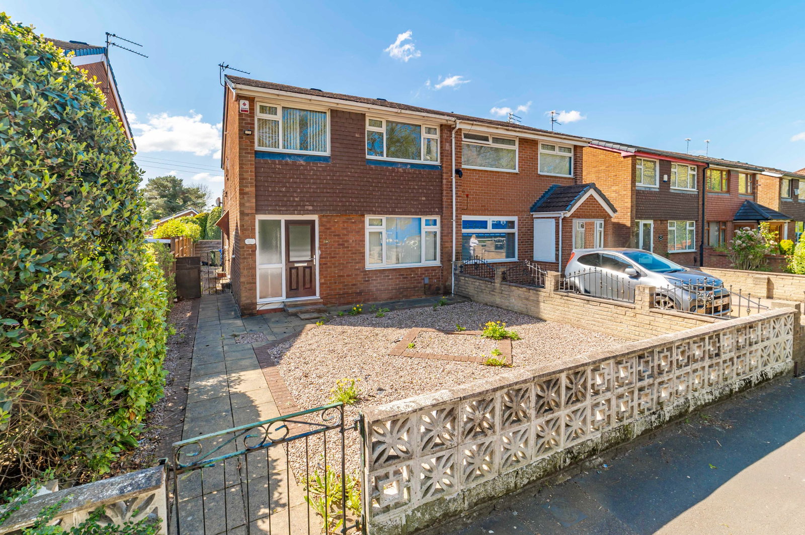 Semi Detached House in Ashton-under-lyne