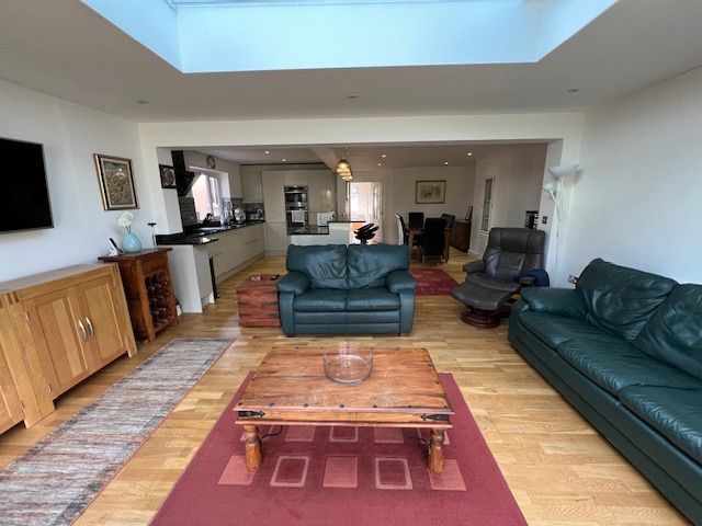 Semi Detached House in Lingfield