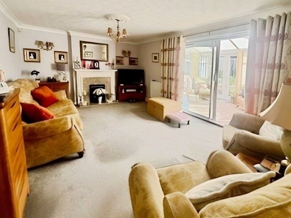 Detached House for sale in Hinckley, Frobisher Close, Hinckley, LE10 1UP