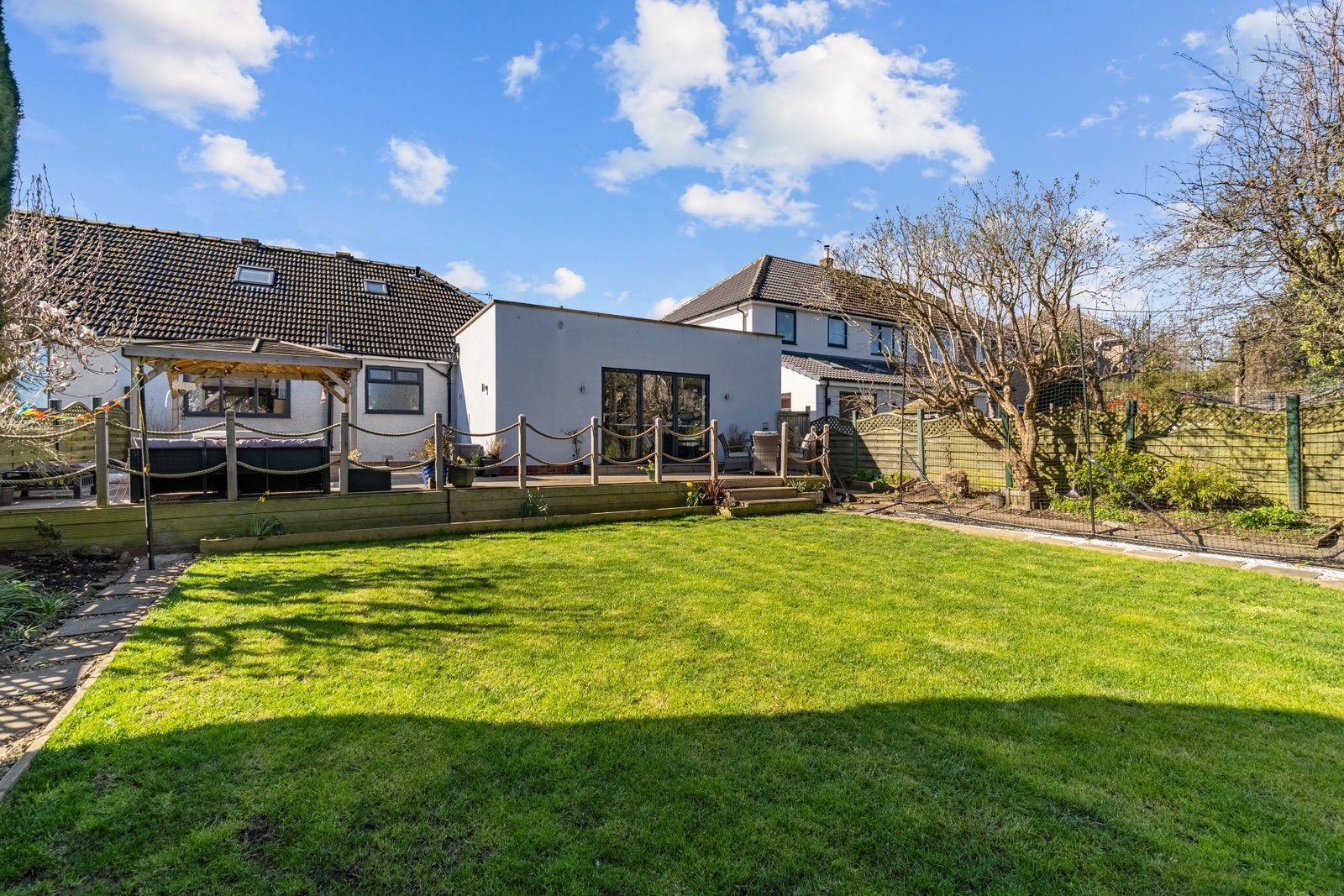 Semi Detached House in Brighouse