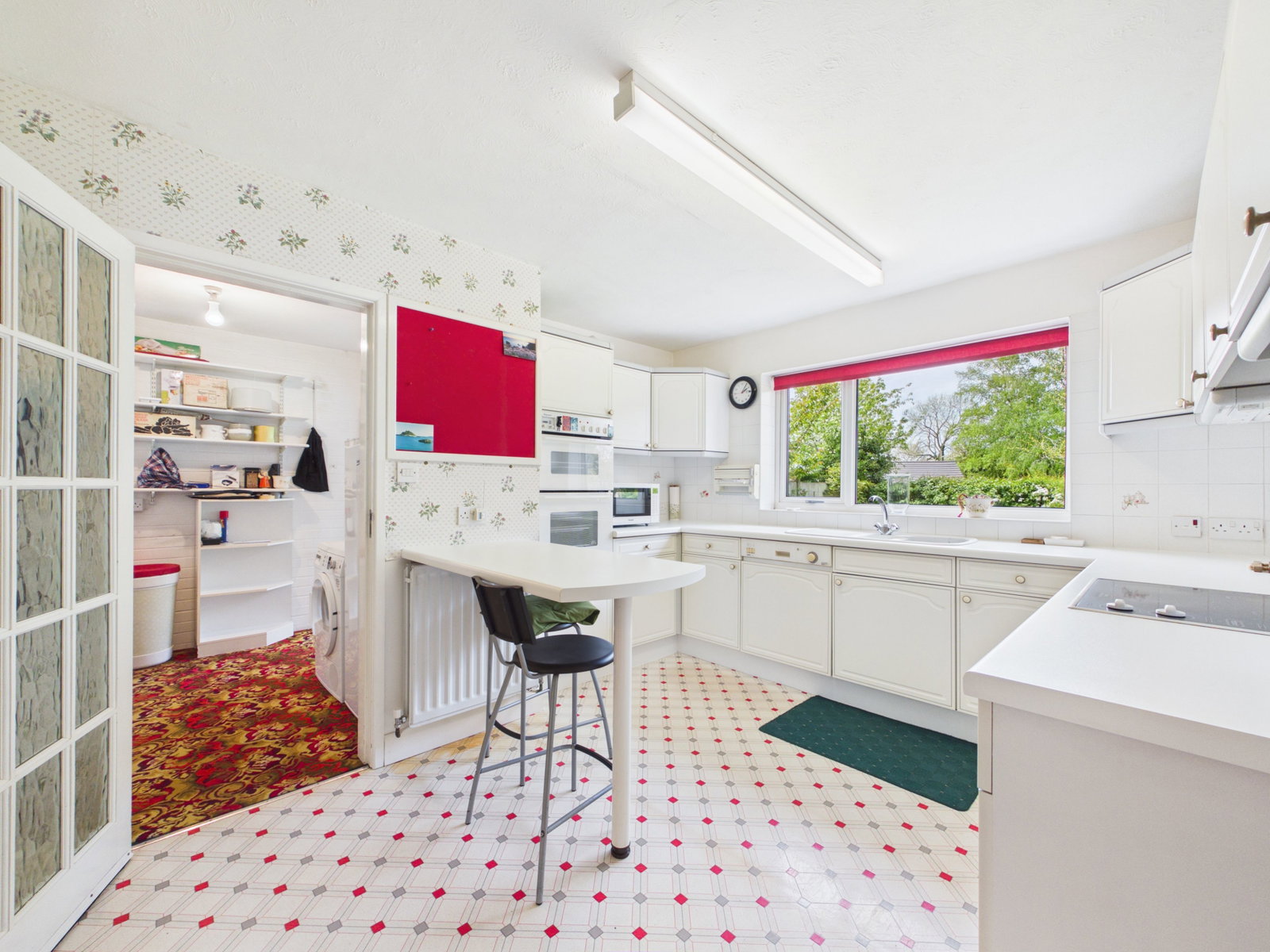 Bungalow in Newport 3