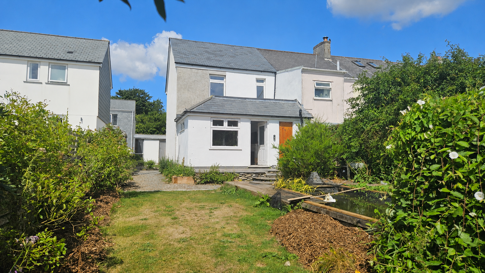 End Of Terrace House in Par