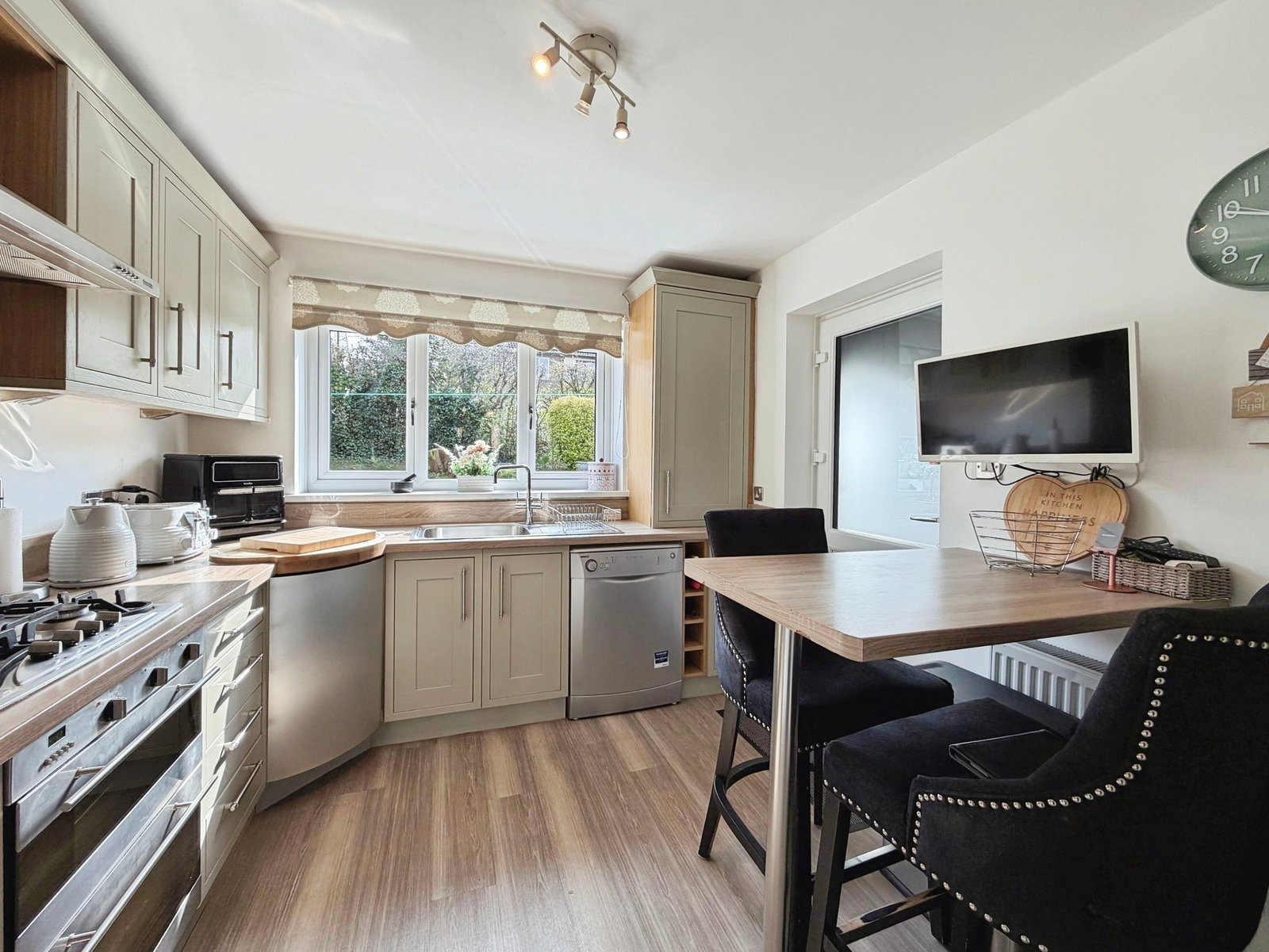 Semi Detached House in Brampton 2