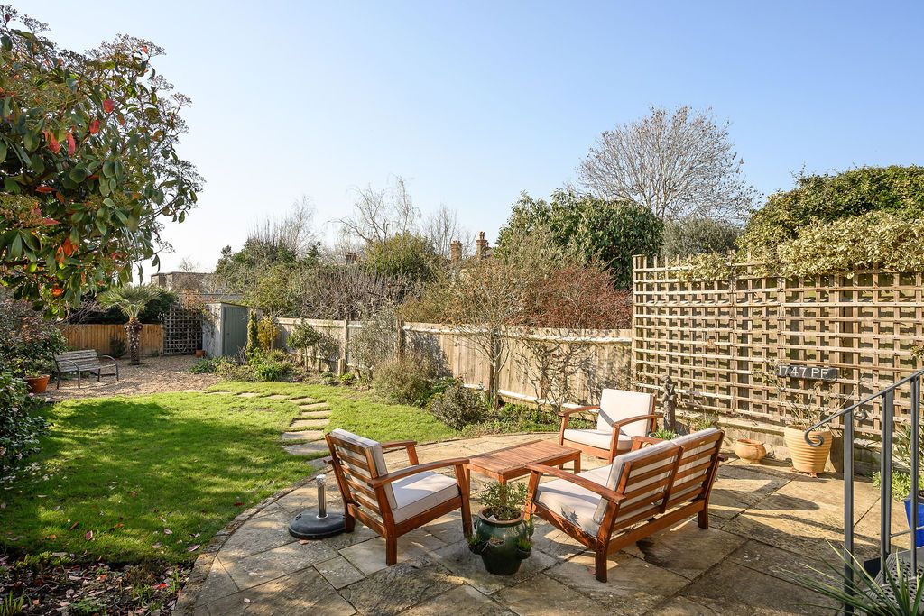 Semi Detached House in London