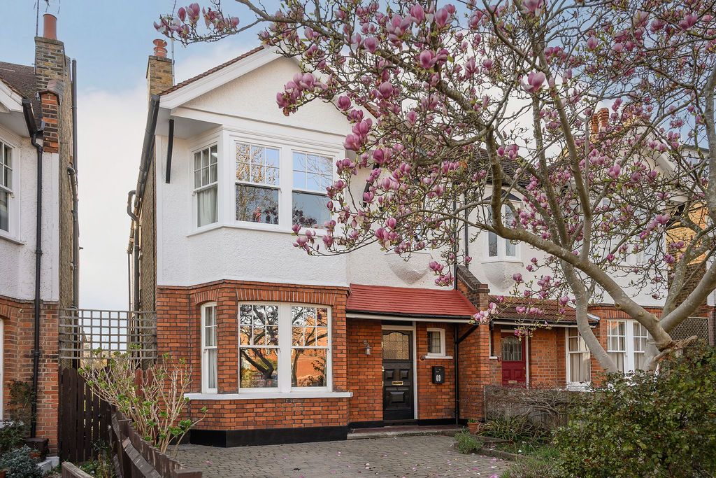 Semi Detached House in London