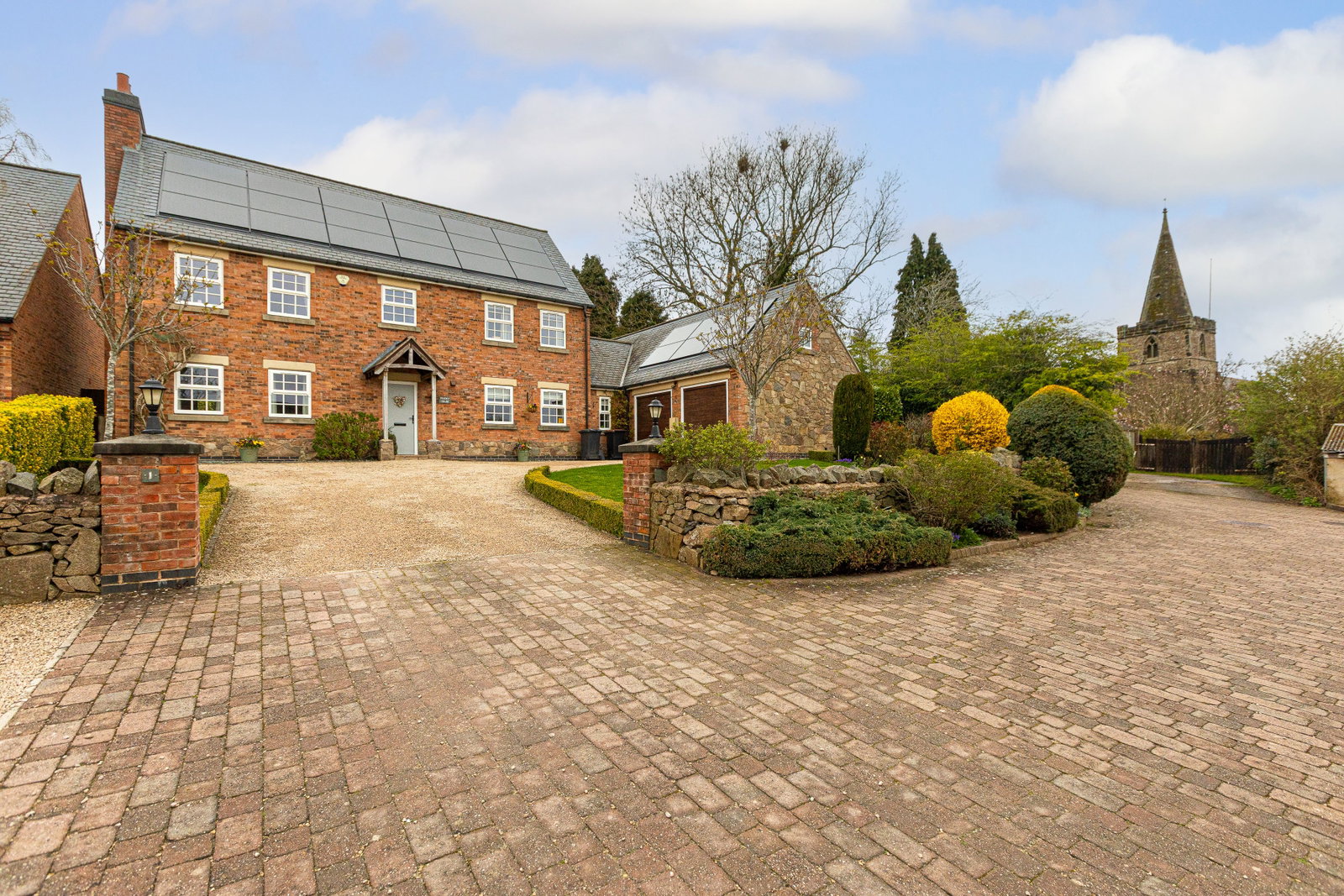 Detached House in Markfield