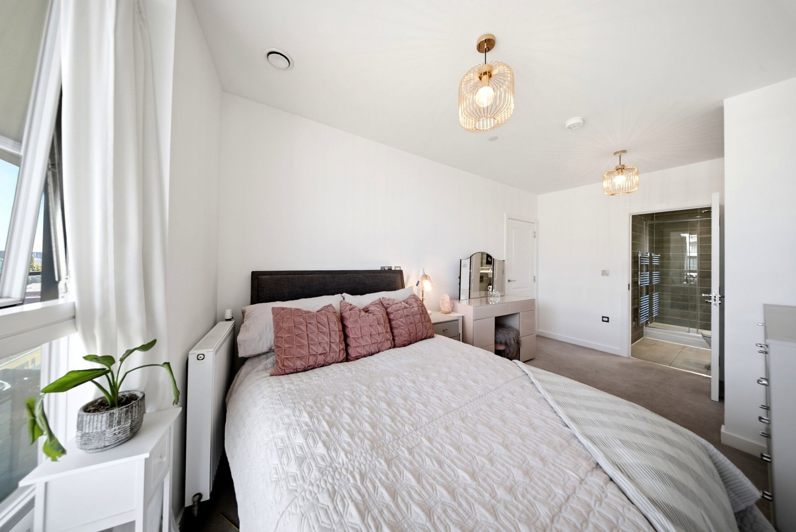 Apartment for sale in London, River Gardens, SE10