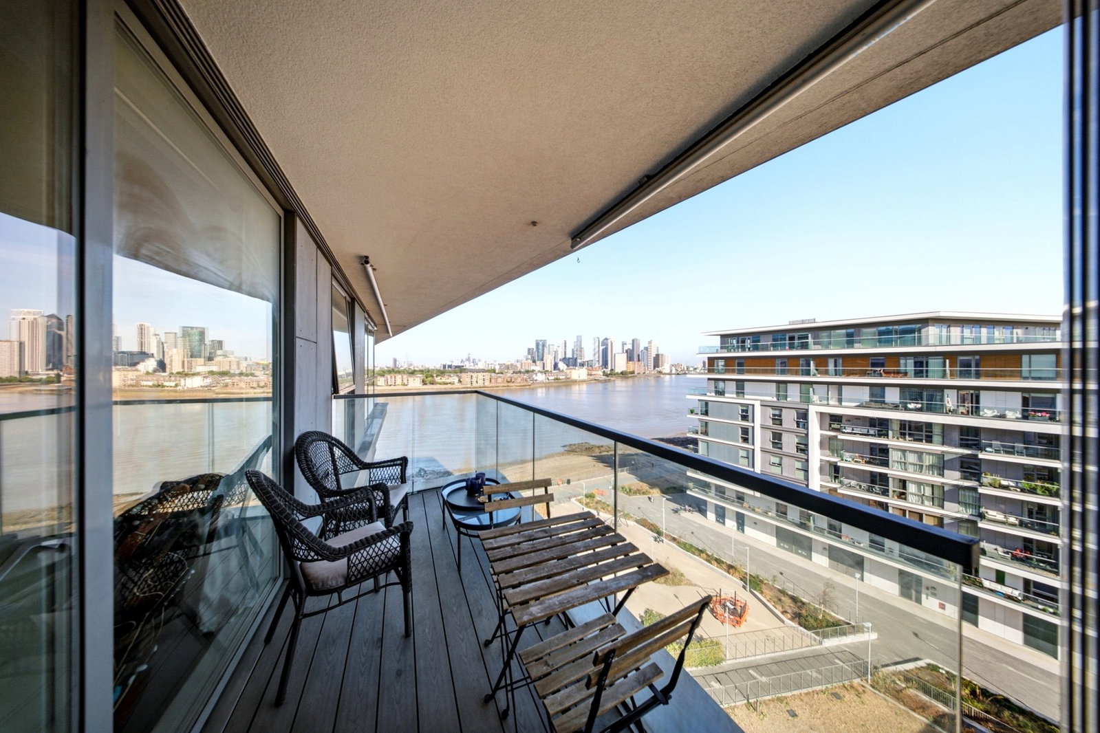 Apartment for sale in London, River Gardens, SE10