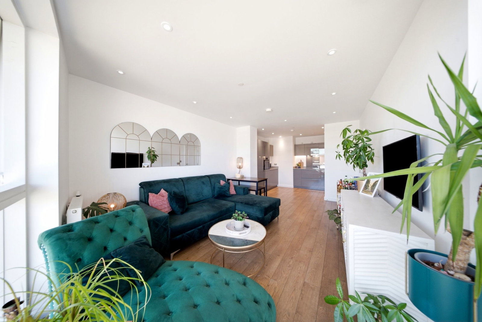 Apartment for sale in London, River Gardens, SE10