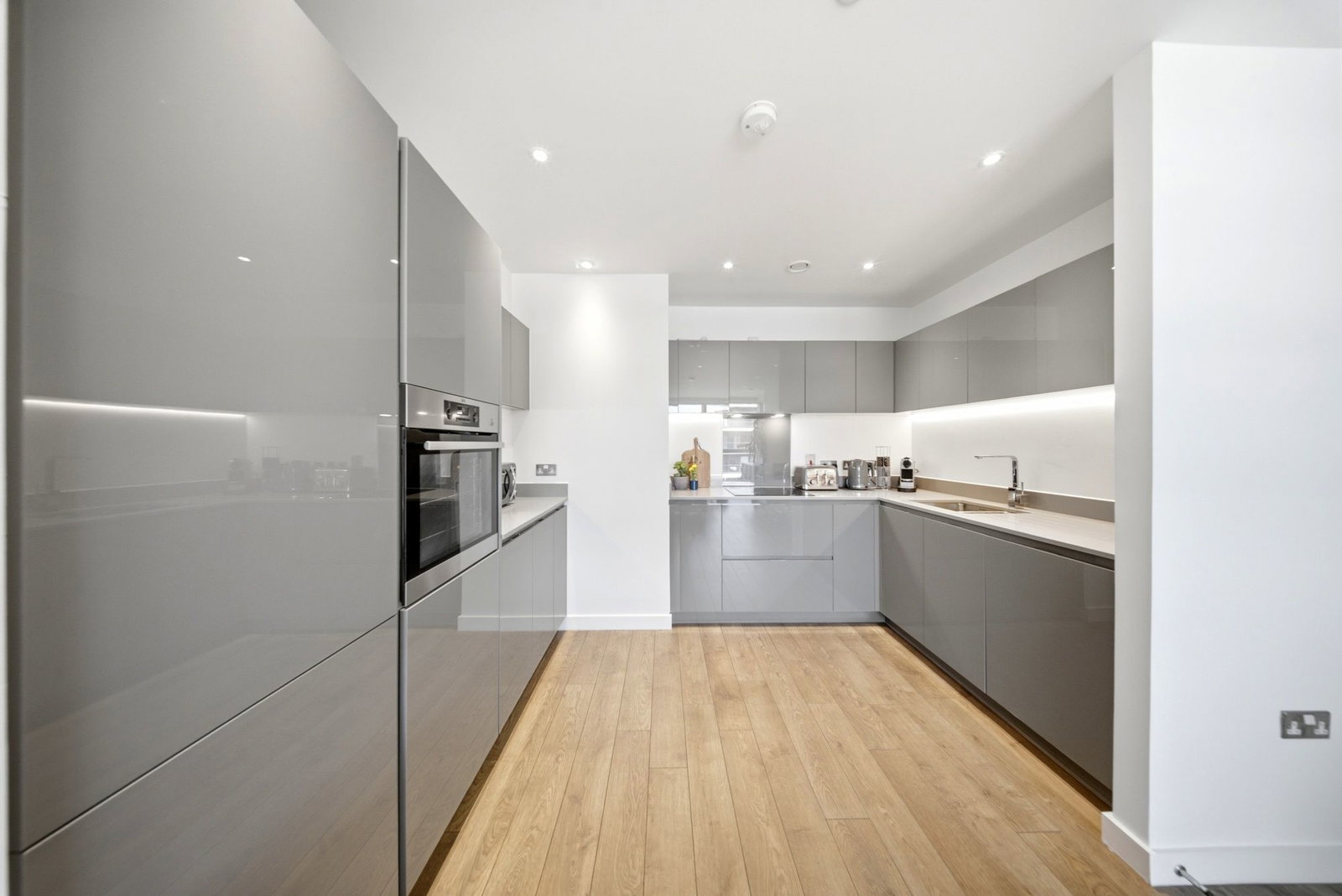 Apartment for sale in London, River Gardens, SE10