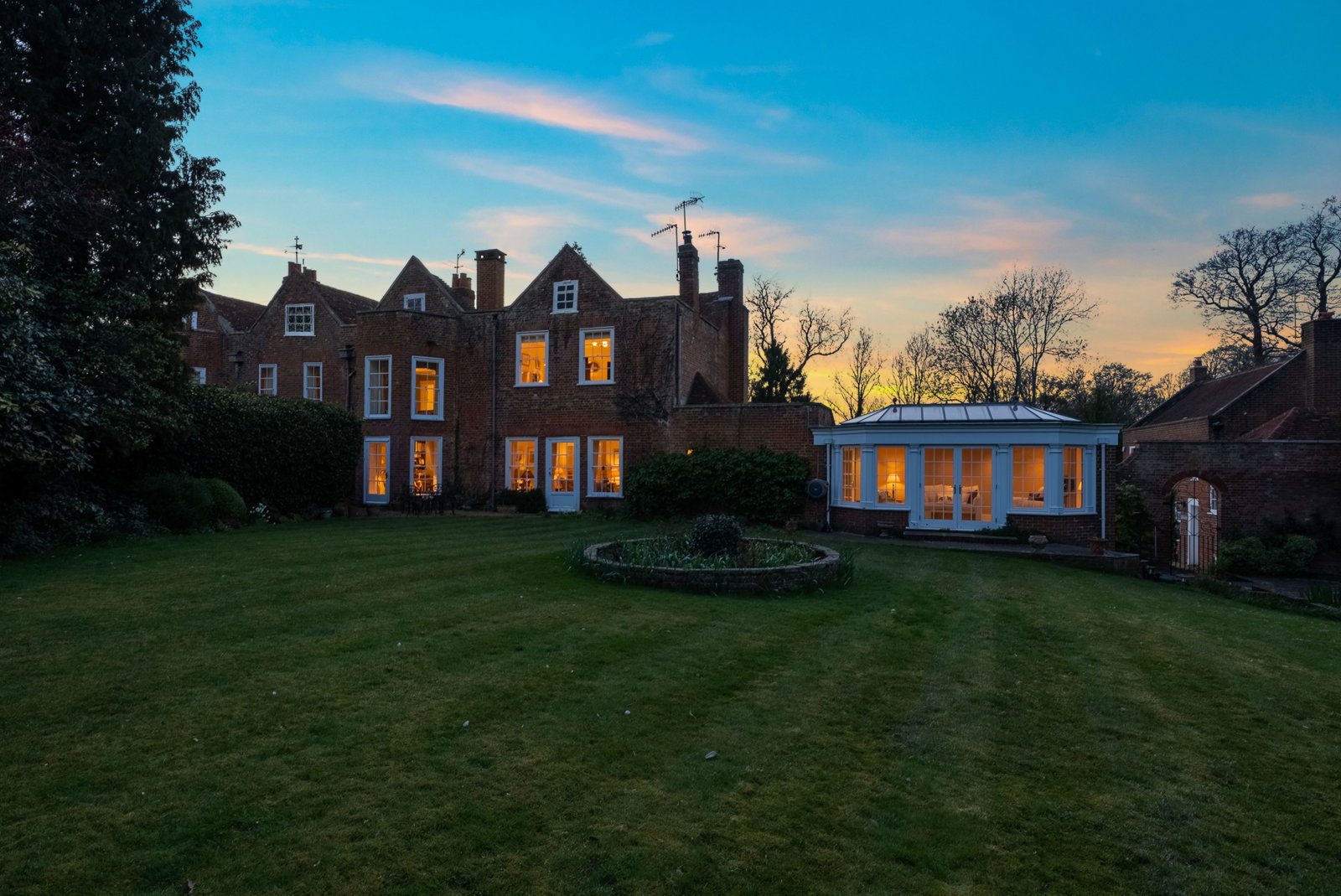 Semi Detached House in Bletchingley