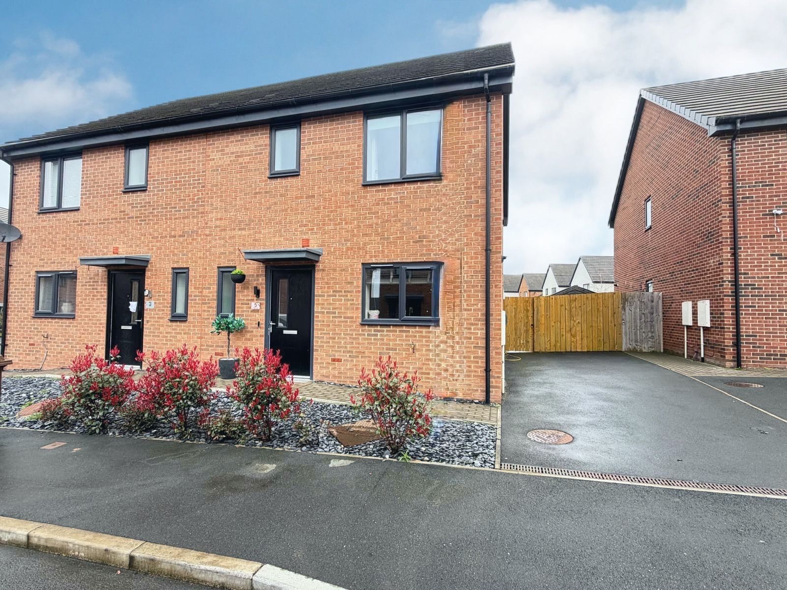 Semi Detached House in Hull