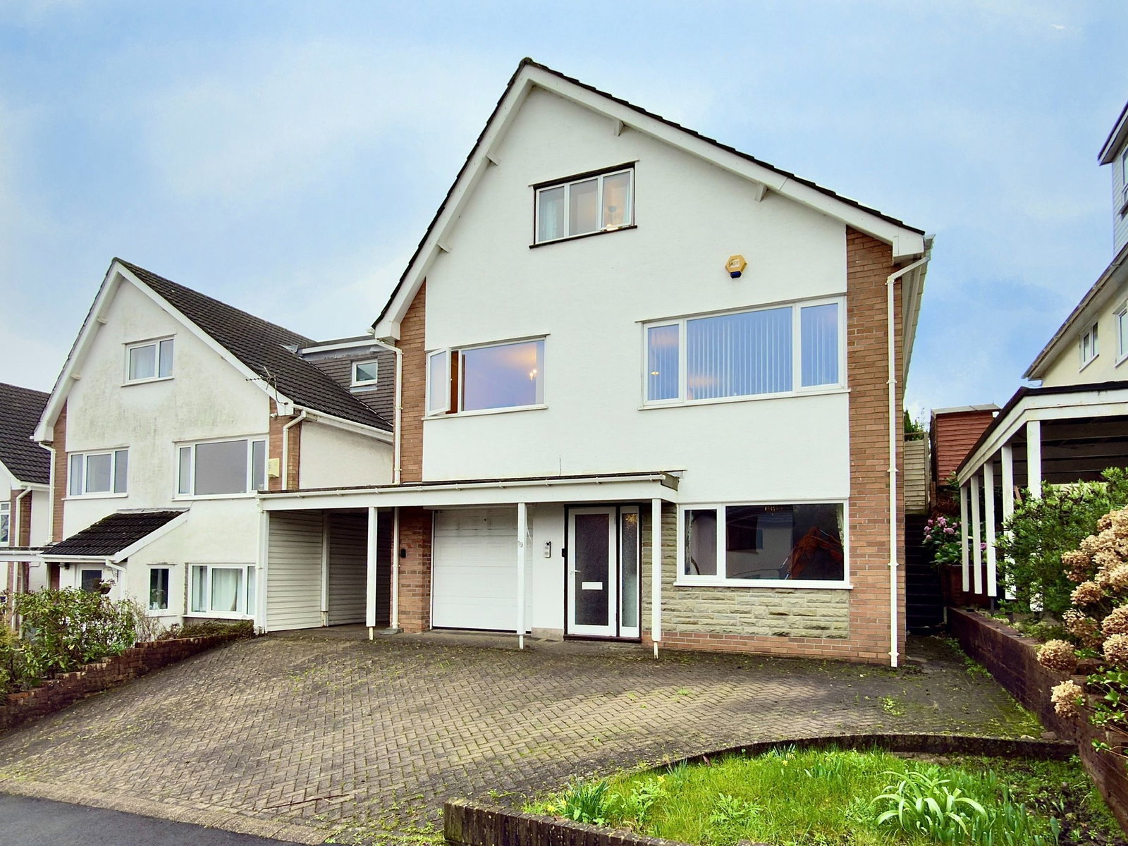 Detached House in Swansea