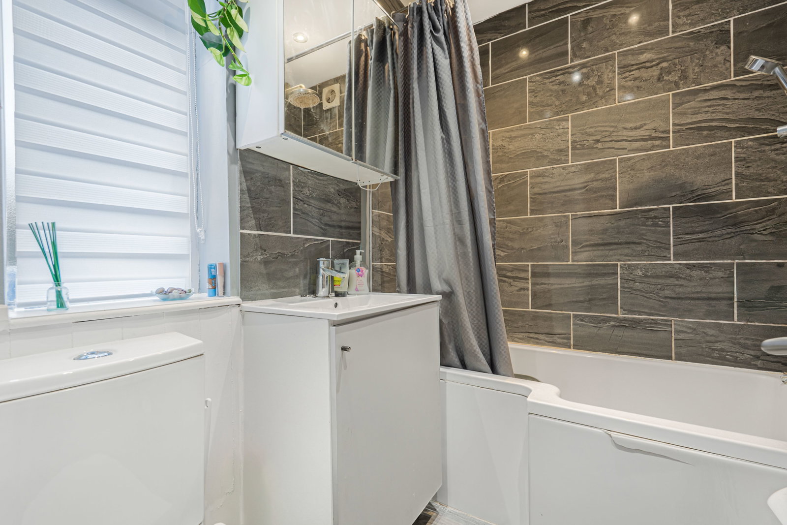 Semi Detached House for sale in Harlow, Potter Street, Harlow, CM17 9AG