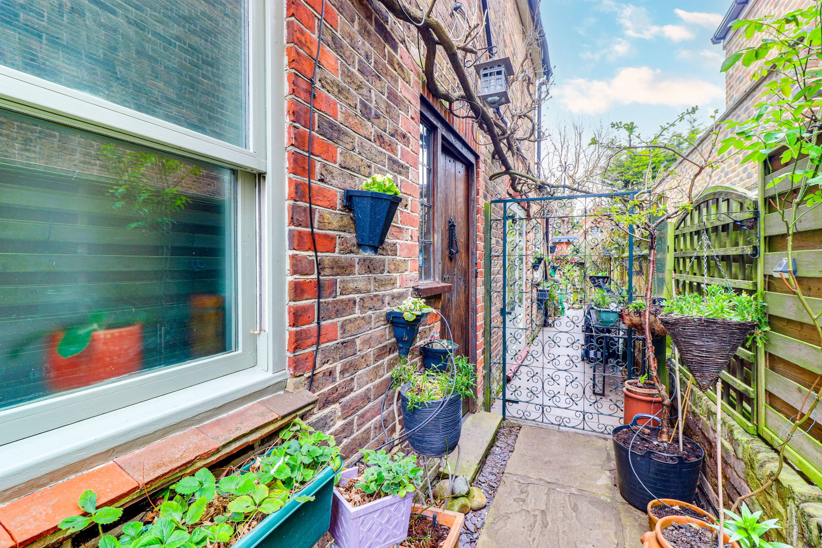 Semi Detached House in Cobham